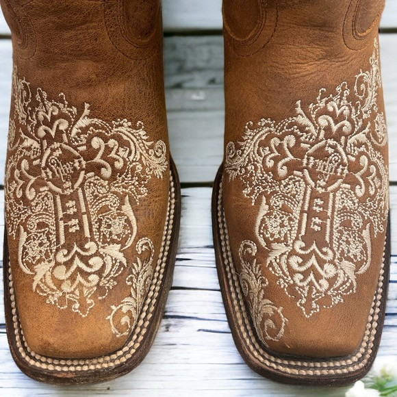 Dusty Rocker Boots - Picture 2 of 12